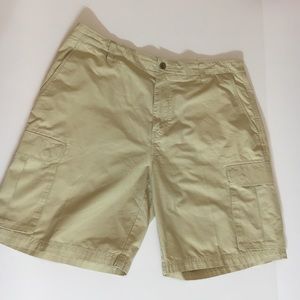 Vineyard vines cargo shorts size 38 waist